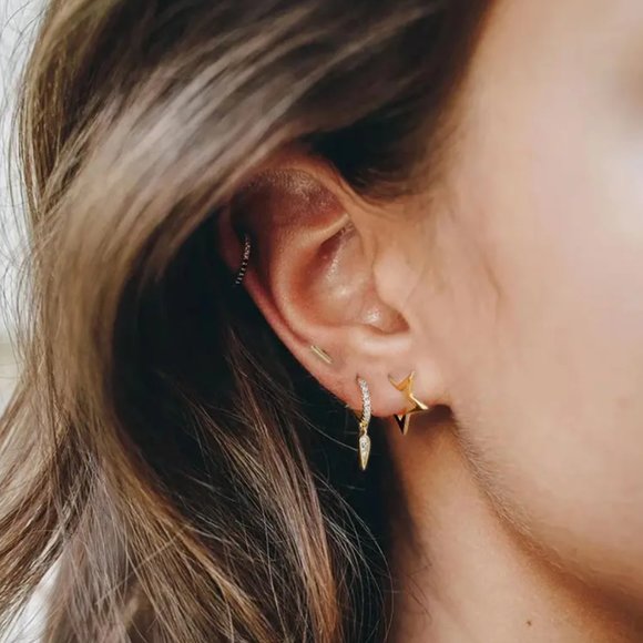 Huggies Pave Huggies Gold High Quality Pave Spike Huggies Dainty Earrings CUTE!! - Picture 3 of 8